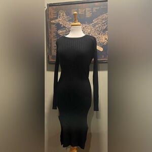 Olive & Oak Fitted Ribbed Long-Sleeve Black Midi Dress